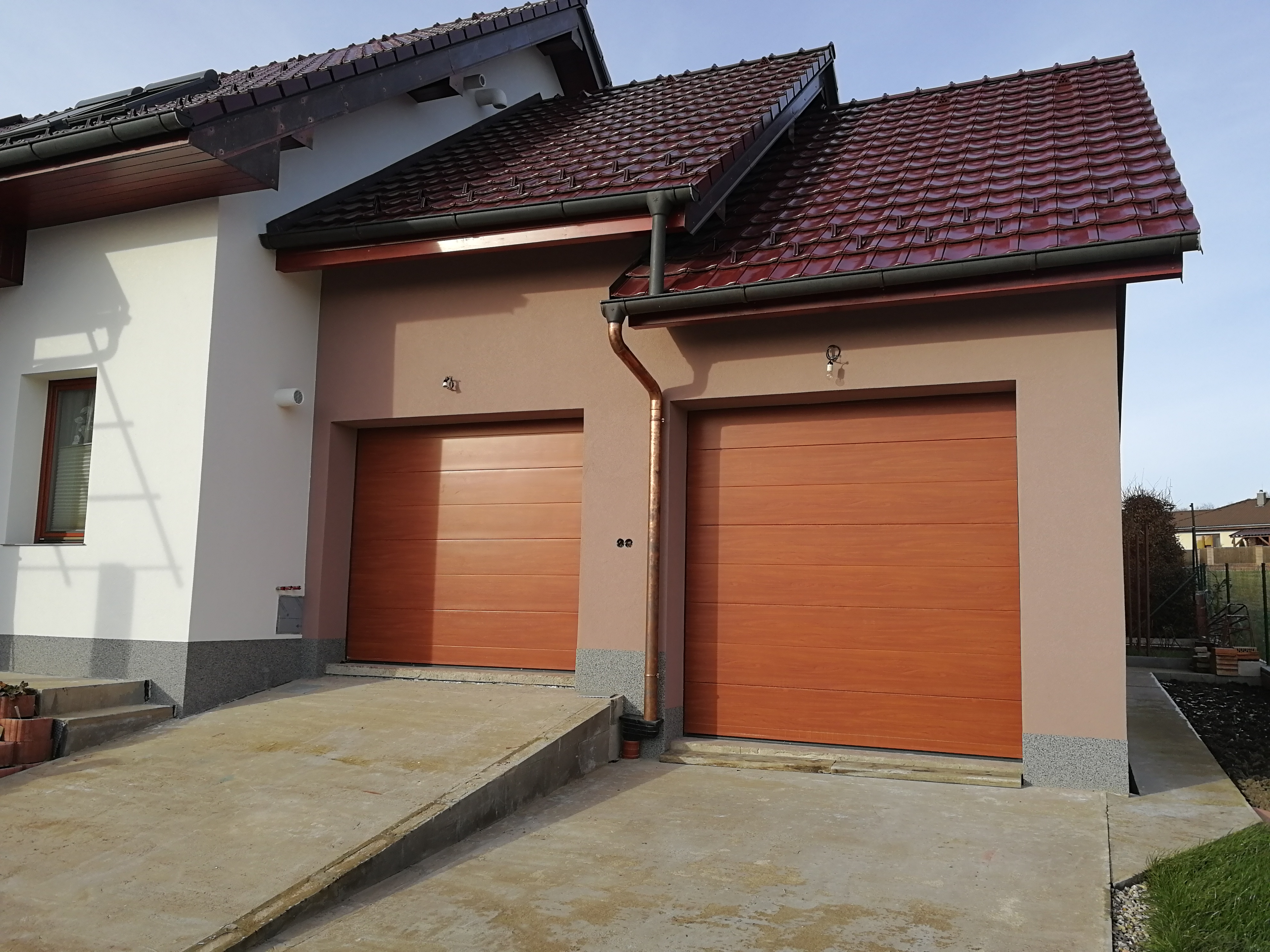 Dřevěný dekor vrat – inspirace 2